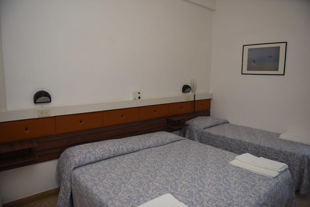 Rivazzurra Hotel Pesaro Oda fotoğraf