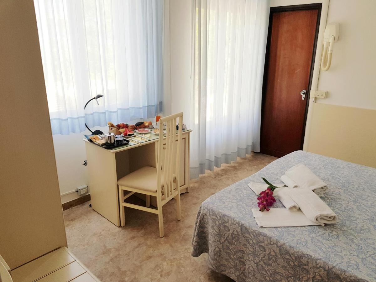 Rivazzurra Hotel Pesaro Dış mekan fotoğraf